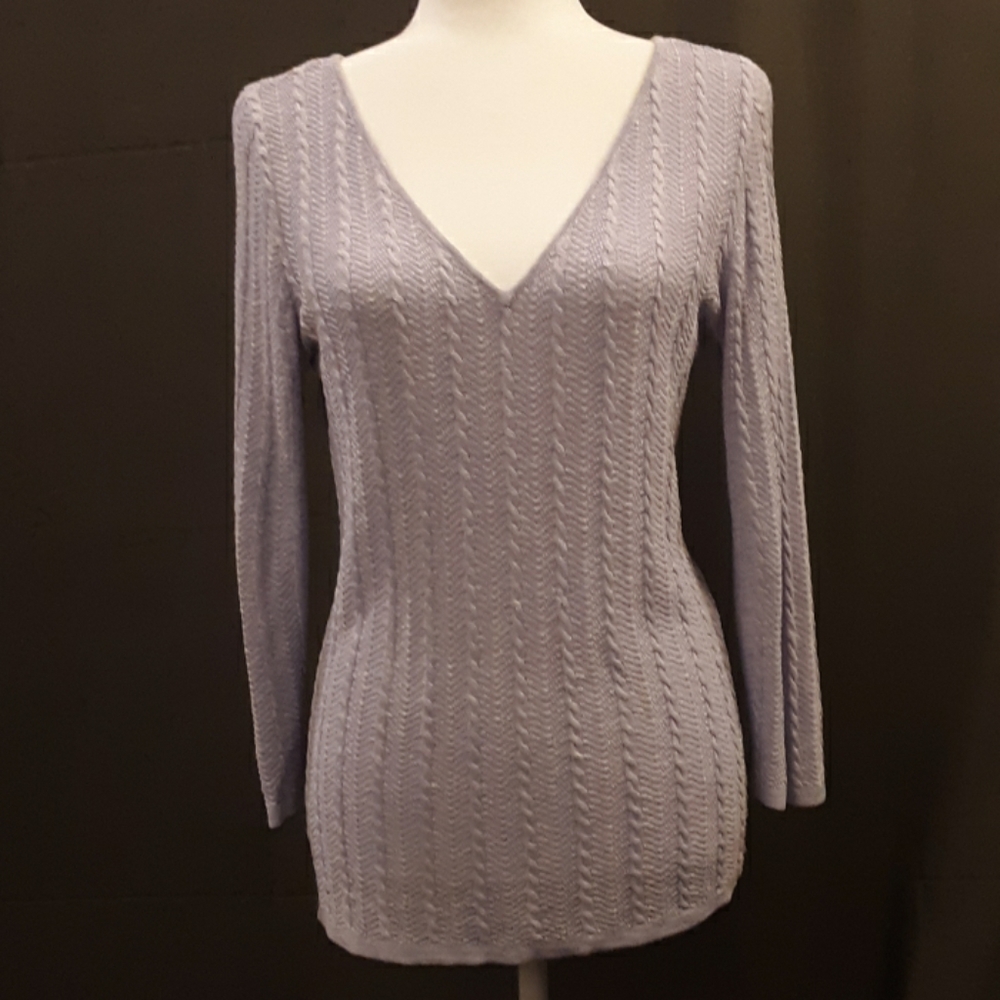 Fine knit, long sleeved v-neck sweater
